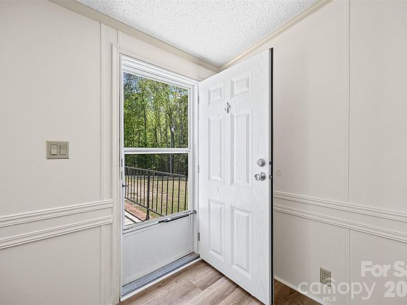 4th image of 953 Bollinger Pond Dr