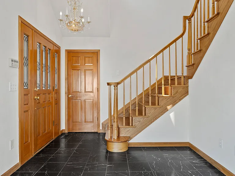 1281 Peakview Cir — Photo 13