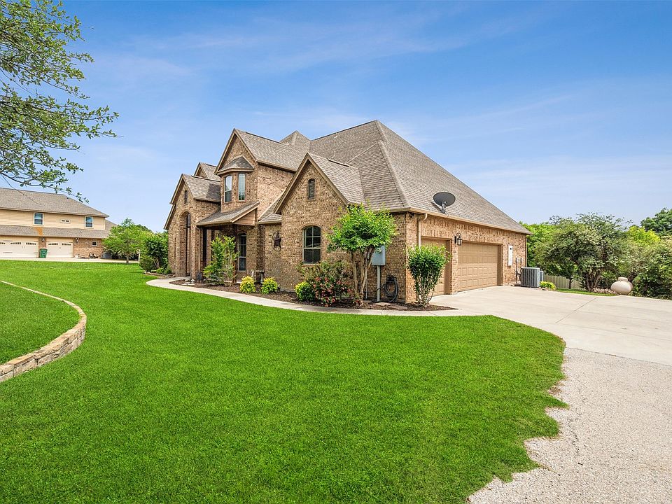 1st image of 833 Canyon Creek Ln