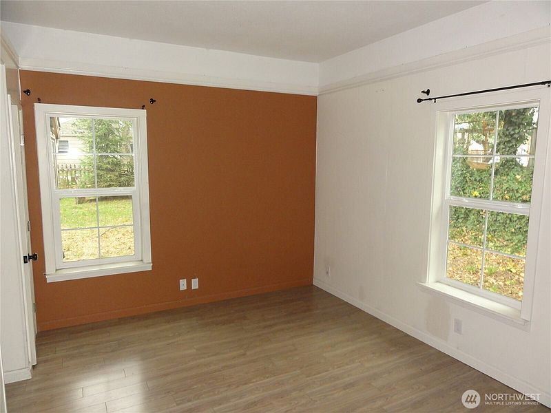 3rd image of 806 120th Street S