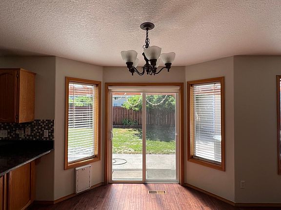 4th image of 1118 NE 167th Ave