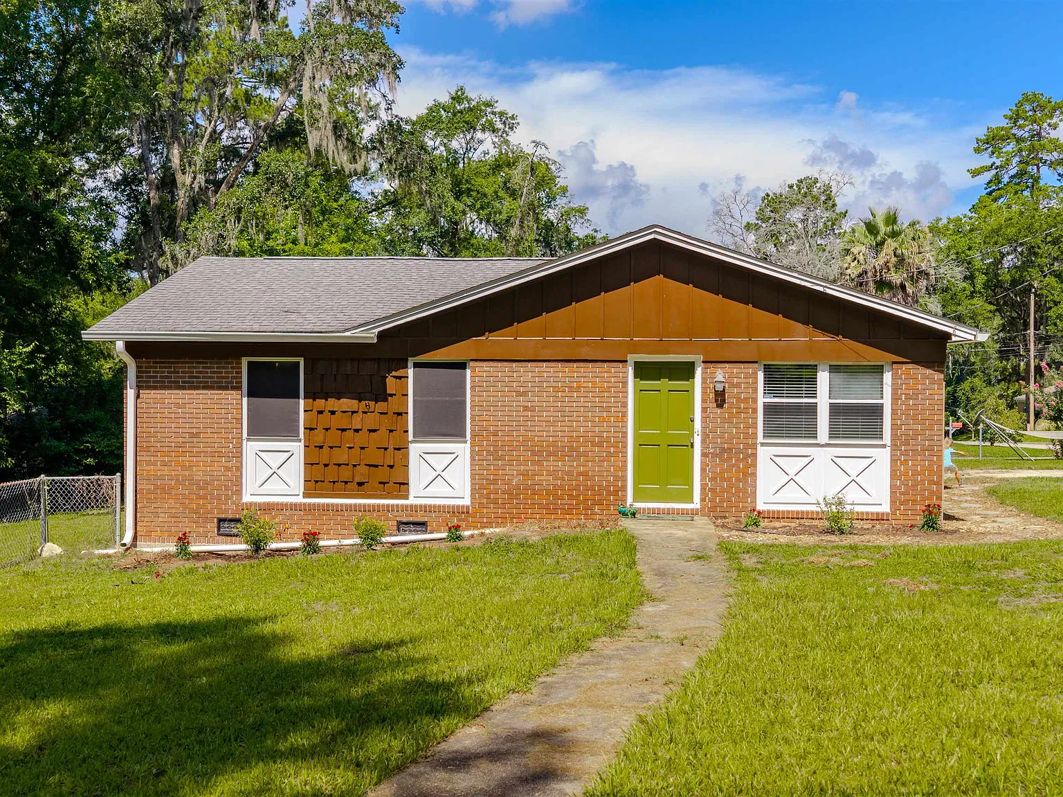 3 bed, 988 sqft, $1,450 — Photo 2