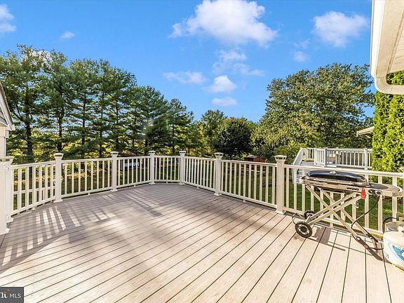 3rd image of 105 Ridge Ave