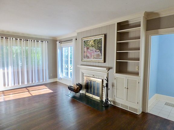 4th image of 2100 College Ave SE