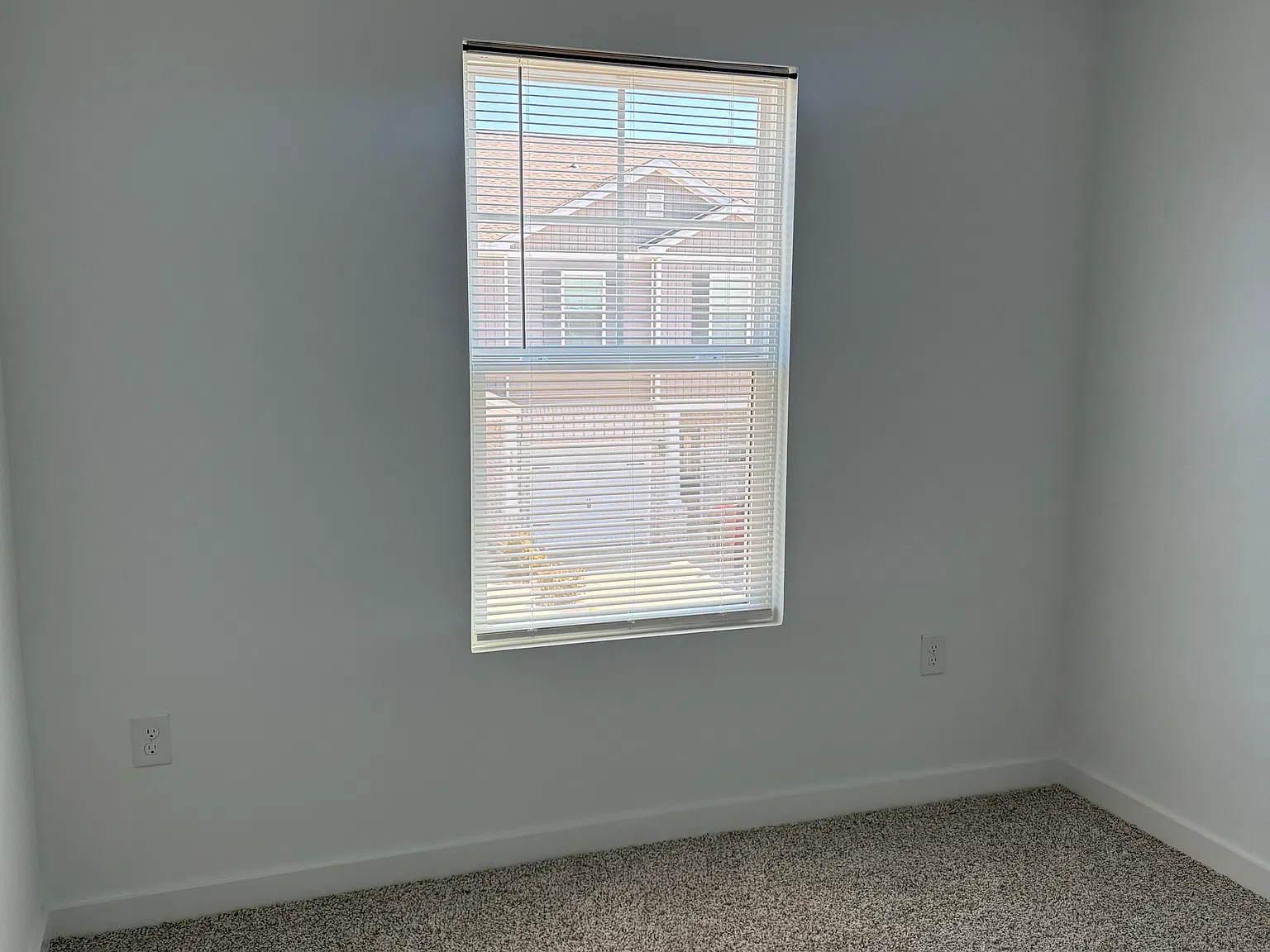 3 bed, 2.5 bath, 1554 sqft, $800 — Photo 3