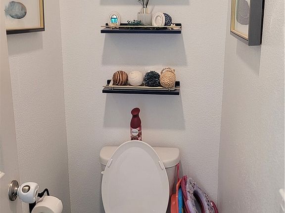 5th image of 13 Edgemont Way