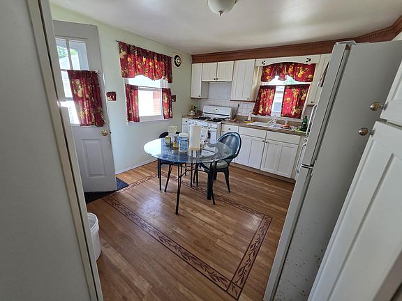 5th image of 309 Maple Ln