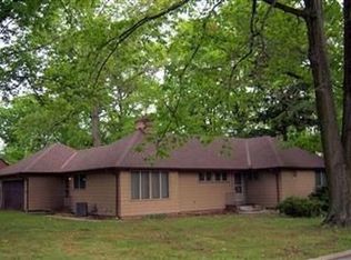 9451 Oakdale Rd, Parma, OH 44129