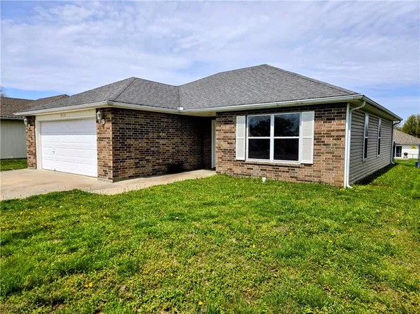 1715 Sunrise Dr, Warrensburg, MO 64093