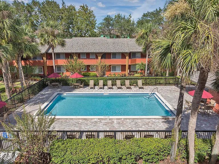 Westwood Suites — Photo 4