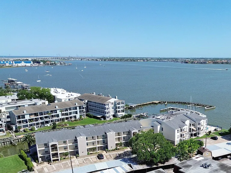 205 Yacht Club Ln #205 — Photo 4