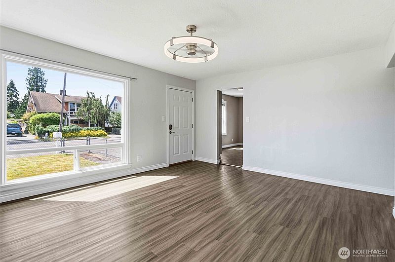 4th image of 810 30th Avenue