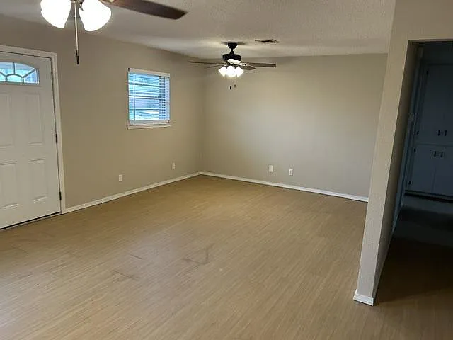 818 E Hayes St — Photo 5