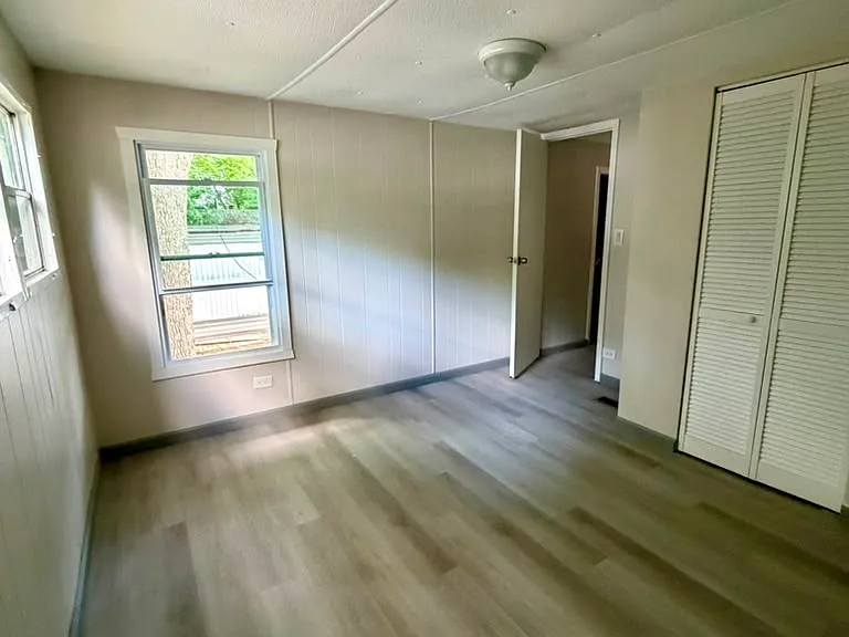 9 Emerald Ln — Photo 2