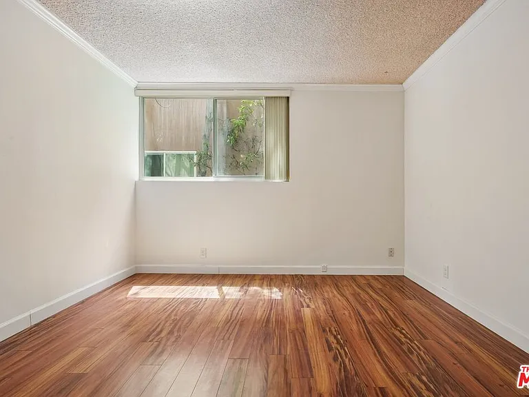 530 S Barrington Ave #110 — Photo 21