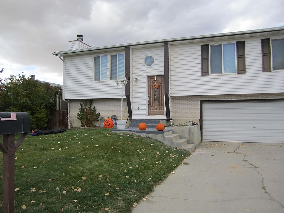 1st image of 971 Harrison Dr