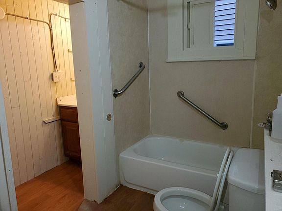 5th image of 3623 Hoyt Ave #3621