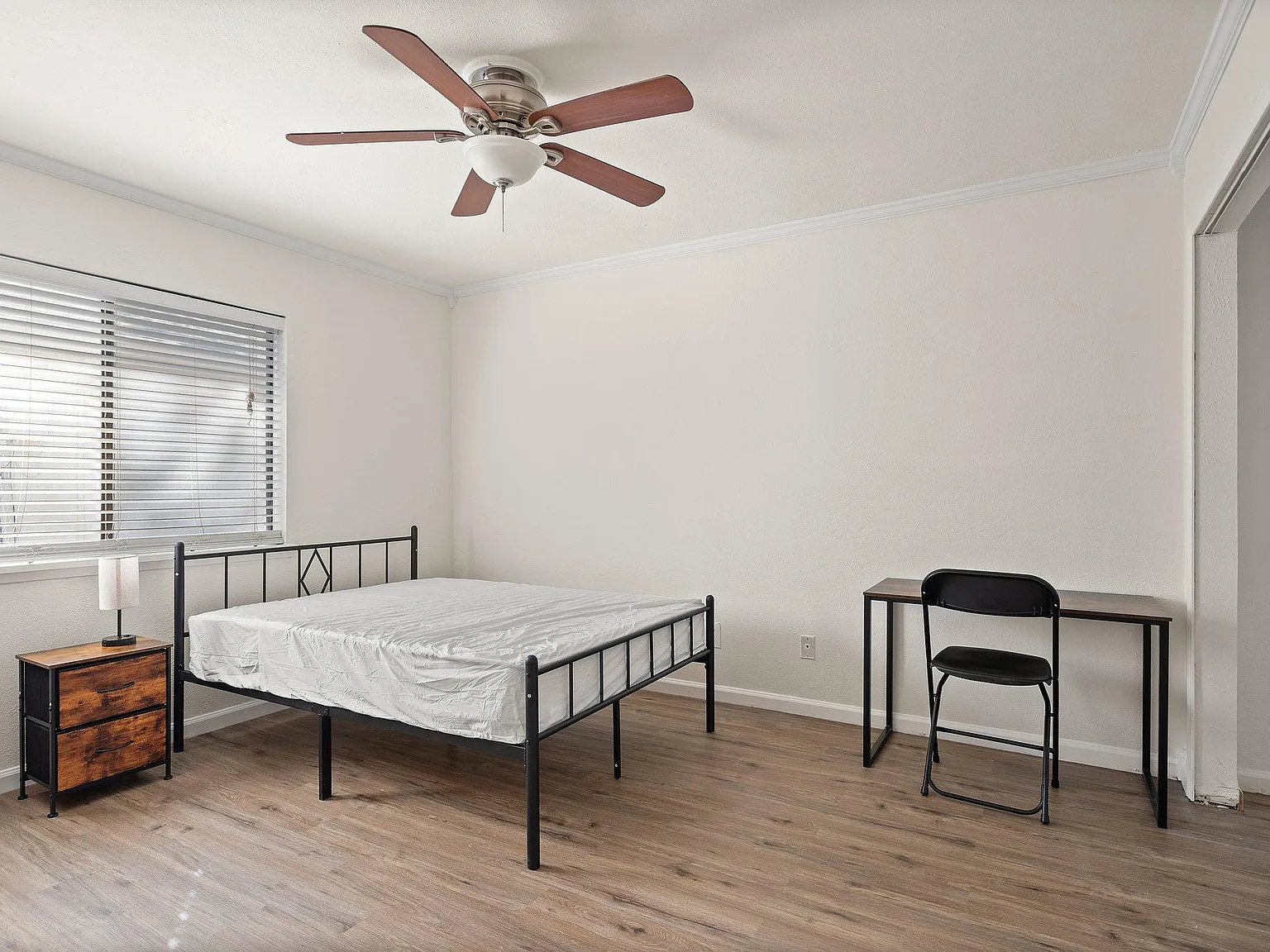 4 bed, 2.0 bath, 1770 sqft, $819 — Photo 1