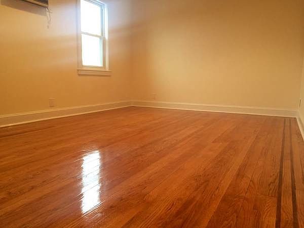 2nd image of 2038 27th St #2