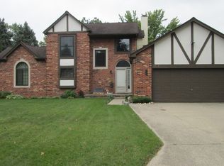 684 Shelley Dr, Rochester Hills, MI 48307