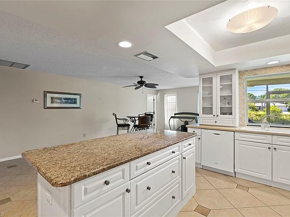 5th image of 226 SW 46th St