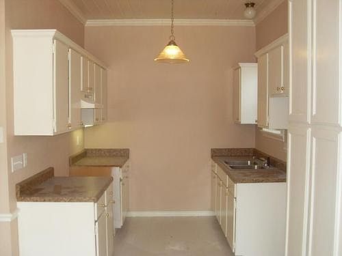 3rd image of 506 N Avenue H