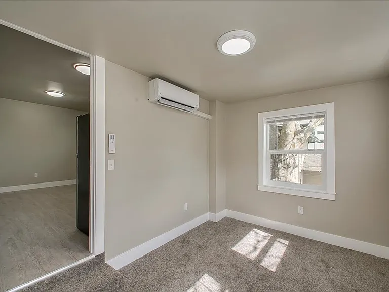 1315 W Jefferson St — Photo 10