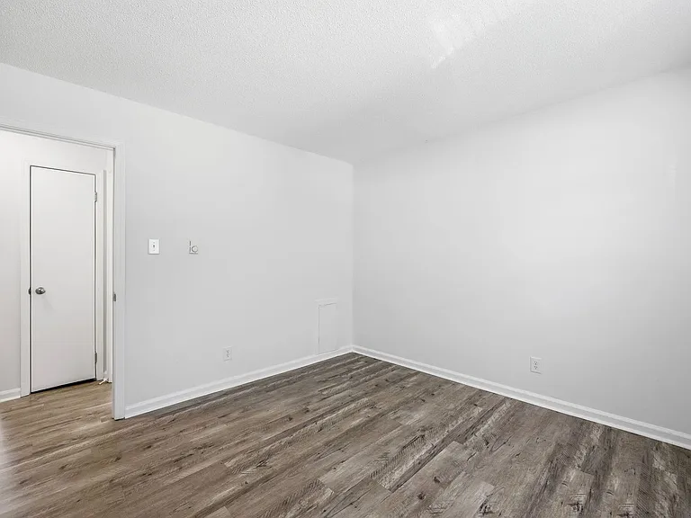2107 Charles St S — Photo 7