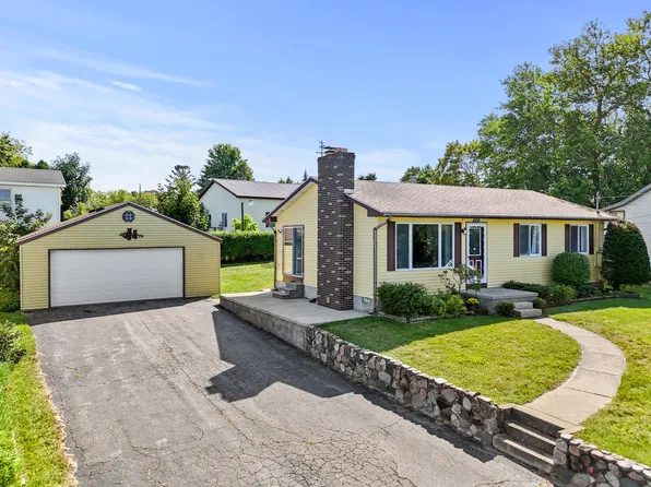 302 Sanford Ave, Houghton Lake Heights, MI 48630