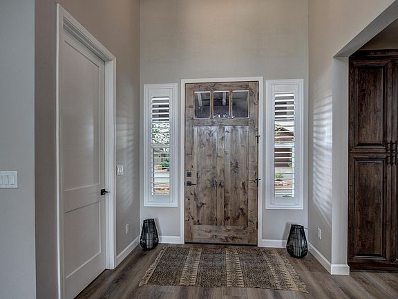 2nd image of 1708 E Velvet Mesquite Ct