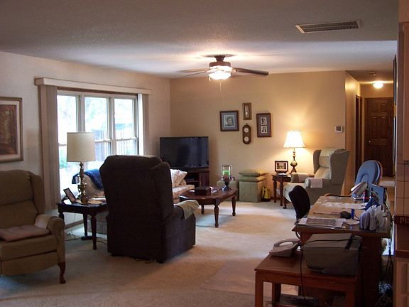 5th image of 713 Stonewall Dr