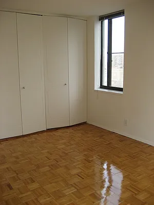 Rented by Realty Operations Group | media 15