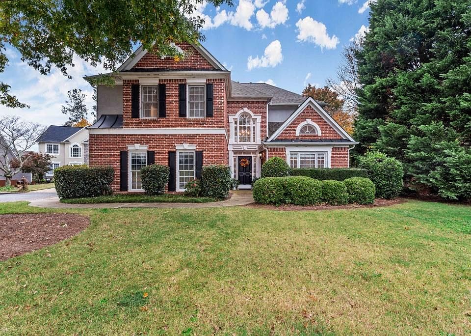 1st image of 402 Smithfield Ct SE