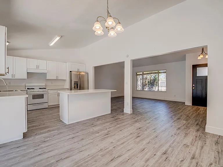 5461 Palmyra Ave — Photo 16