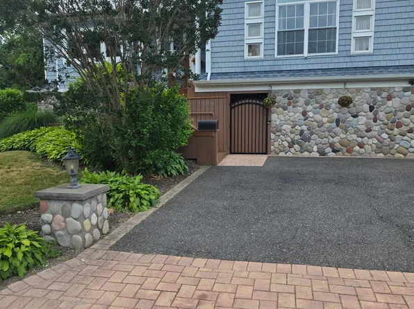 1396 Illinois Ave, Bay Shore, NY 11706