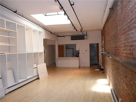 Rented by Space Marketing Shop | media 12