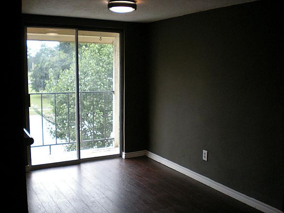4th image of 1040 Marina Dr