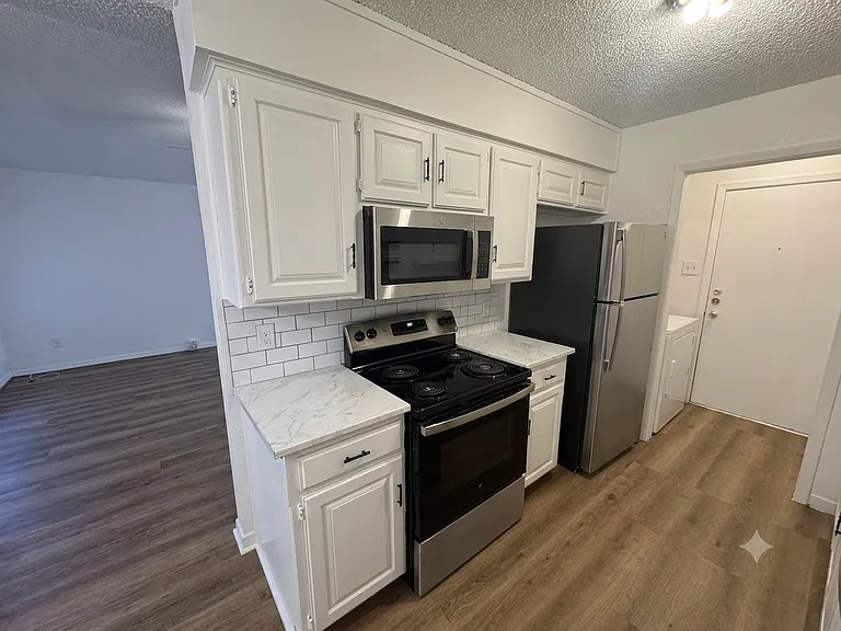 1140 Landsdale Ln #1140 — Photo 7