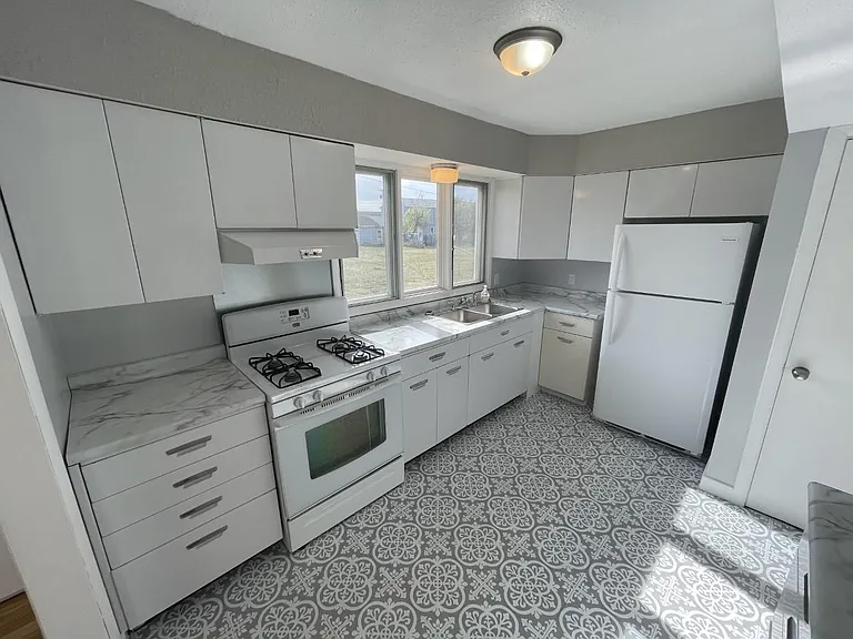 389 Hickory St #C — Photo 7