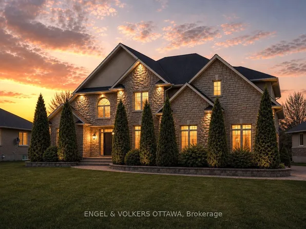 6842 South Village Dr, Ottawa, ON K4P 0A5