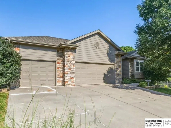 515 Monterey Cir, Council Bluffs, IA 51503