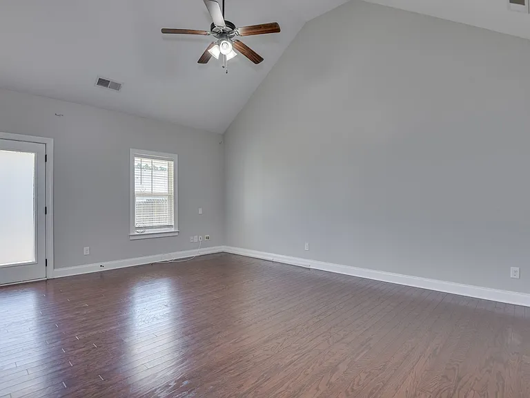 1721 Dunmore Ave — Photo 4