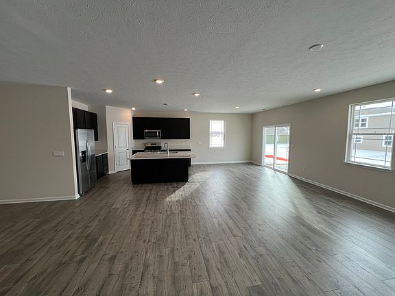 3rd image of 272 Lar Lan Dr