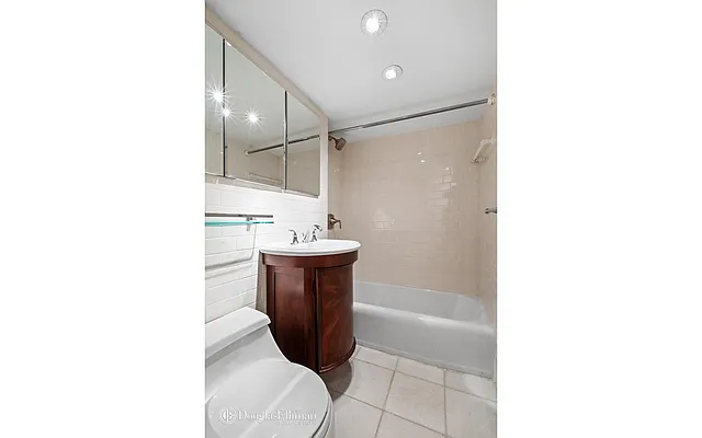 Rented by Douglas Elliman | media 7