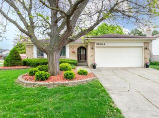 38344 Douglas Dr, Sterling Heights, MI 48310