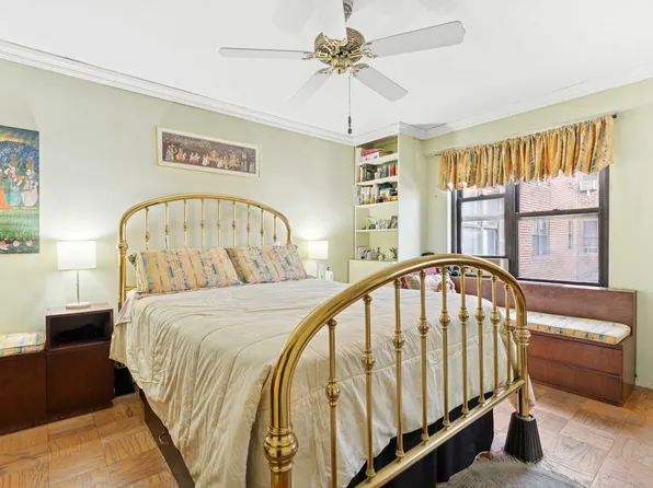 264 East Broadway image 9 of 12