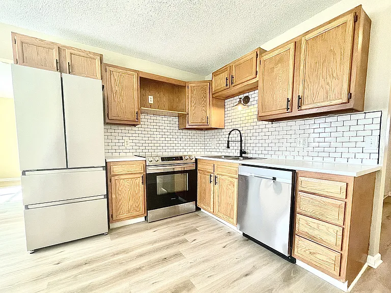1100 Fishlock Ave — Photo 4