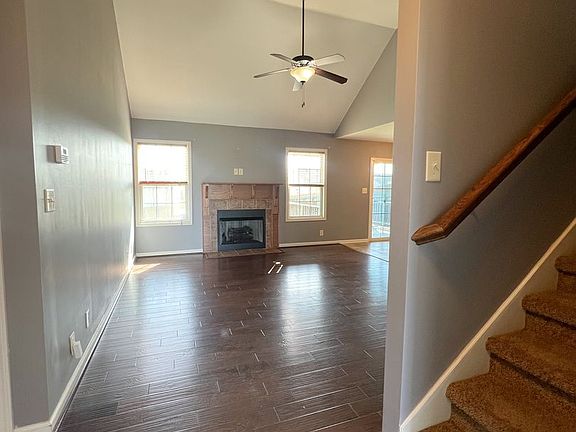 4th image of 1092 Castlerock Dr
