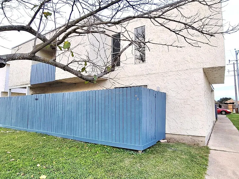 1809 Potomac Pl #D — Photo 11