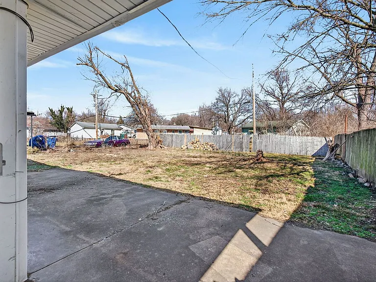 811 Saint Thomas Ln — Photo 4